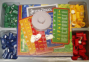Doos van Stratego bordspel voor 4 spelers